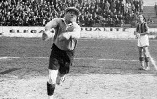 Ricardo Zamora, who played for Espanyol de Barcelona (1916-1919 and 1922-1930), FC Barcelona (1919-1922) and Real Madrid (1930-1936). Zamora won 2 Spanish championships (1932, 1933) and 5 Spanish Cups (1920, 1922, 1929, 1934, 1936) in his career. Selected 46 times with the national soccer team, Zamora participated in the Olympic final in 1920 in Antwerp and reached the quarterfinals in the World Cup in 1934 in Italy.