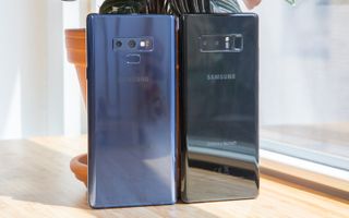 Note 9 (left) and Note 8 (right)