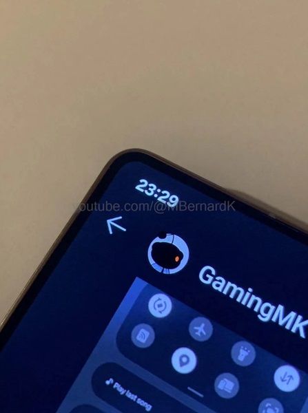 A supposed live image of the rounded corner and thin bezels of the Galaxy S25 Ultra.