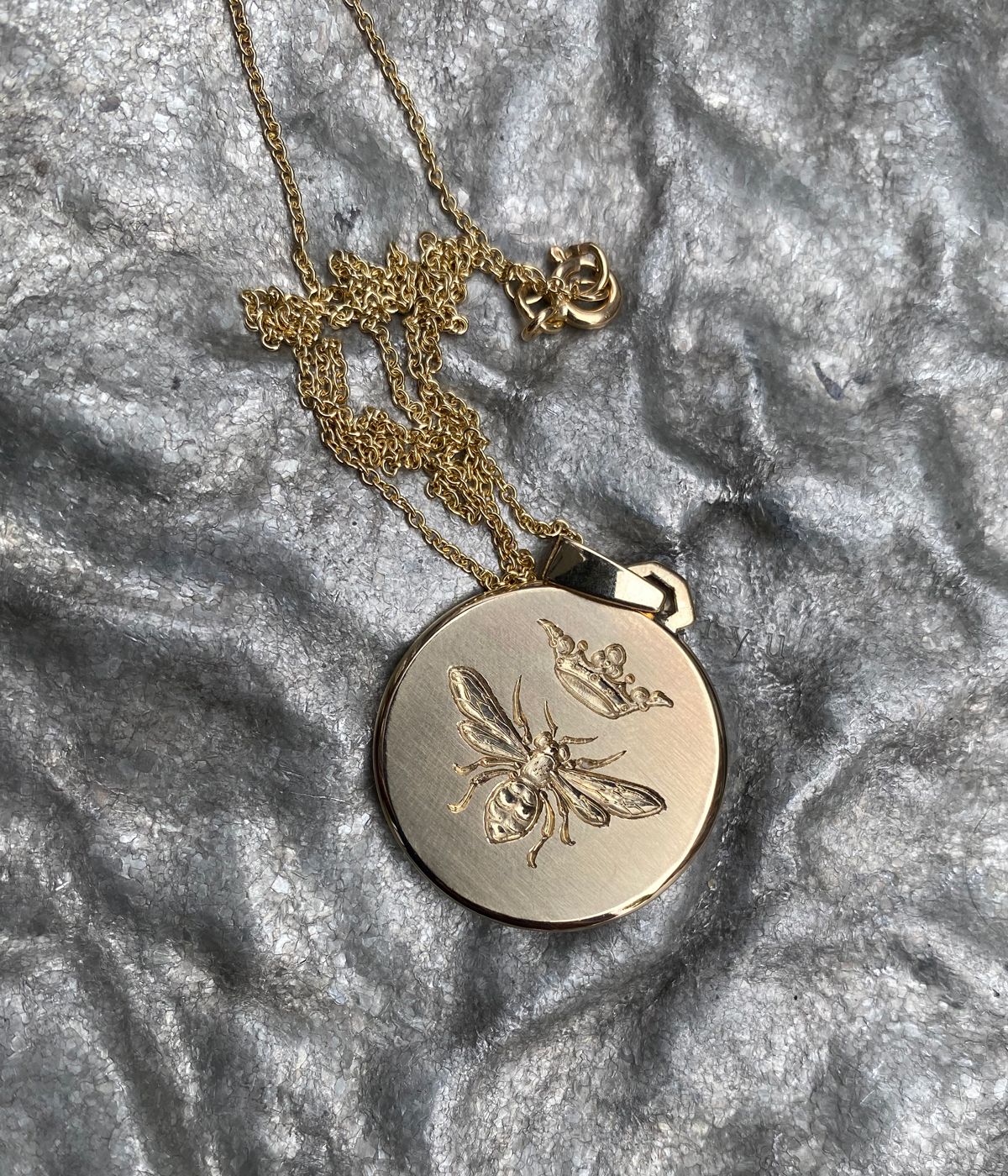 castro-smith-s-intricately-engraved-jewellery-wallpaper