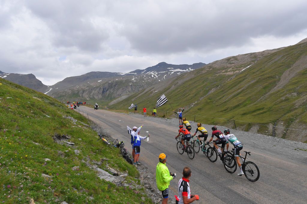 The group with Geraint Thomas on the Iseran