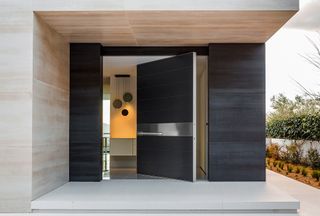 House with pivot entrance door by Oikos