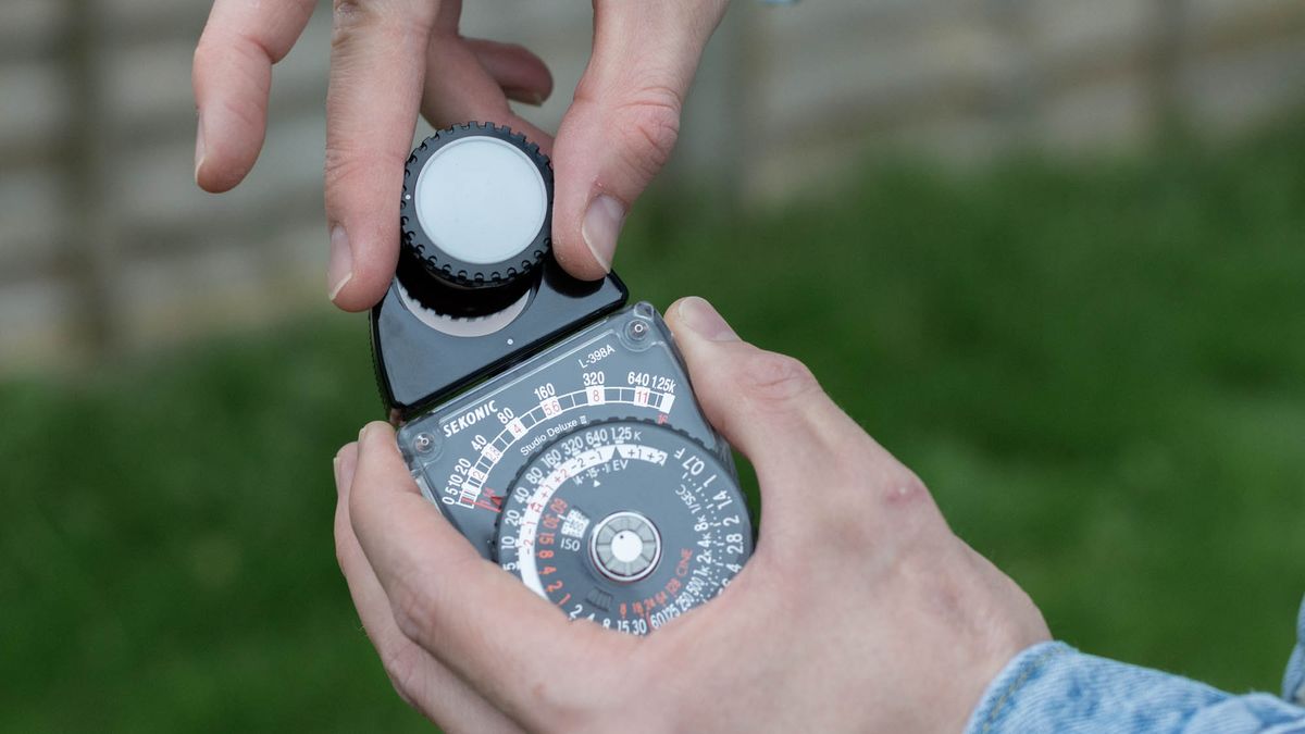 Sekonic Studio Deluxe III L-398A attaching lumidisc