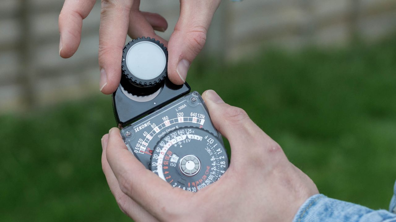 Sekonic Studio Deluxe III L-398A attaching lumidisc