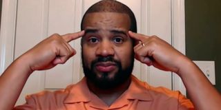 Tarik Myers pointing to head 90 Day Fiancé TLC