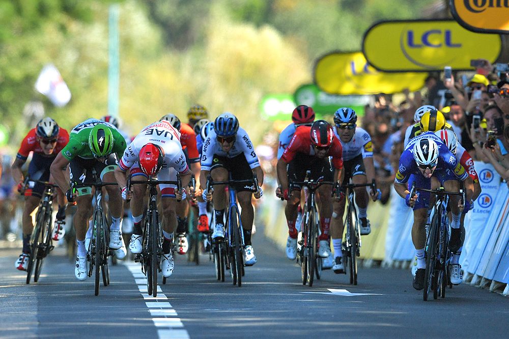 Elia Viviani (Deceuninck-QuickStep) wins stage 4 at the Tour de France