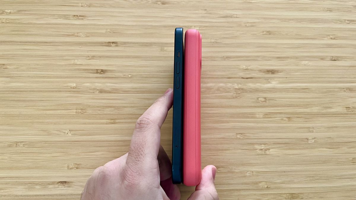 Laser ChargeCore powerbank Max 10K compared to the iPhone 15