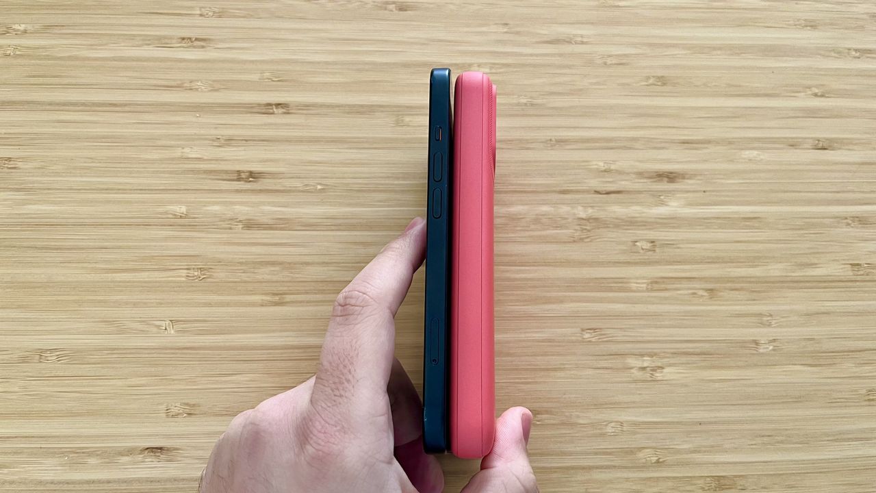 Laser ChargeCore powerbank Max 10K compared to the iPhone 15