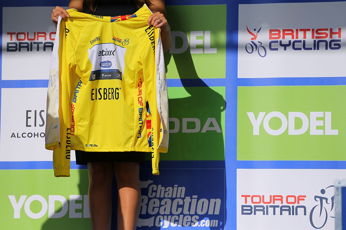 The yellow jersey awaits Julien Vermote (Etixx-QuickStep)