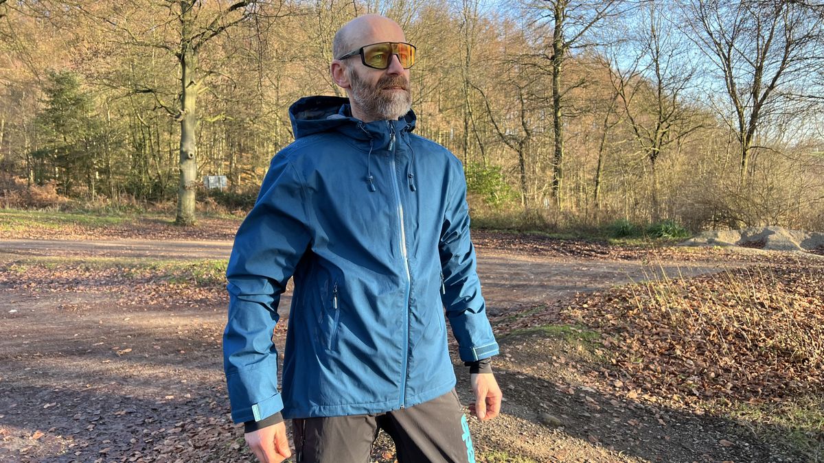 Spada Enduro jacket review – full feature weather protection | BikePerfect