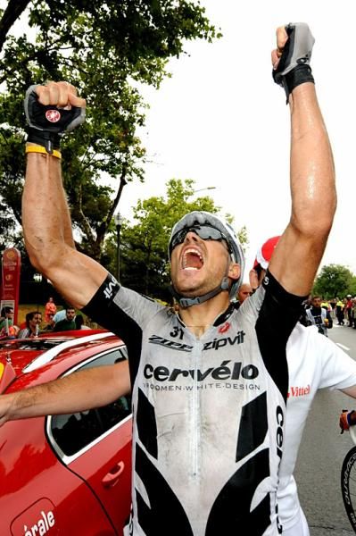 Norwegian Thor Hushovd (Cerv&eacute;lo TestTeam) celebrates his Tour de France stage six win in Barcelona.