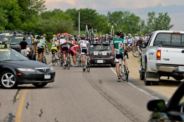 A bit of confusion as the race is stopped.