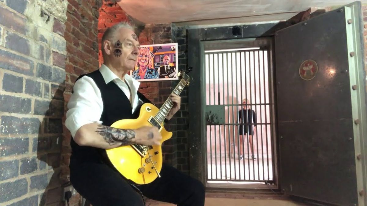 Robert Fripp playing Paranoid in a prison cell