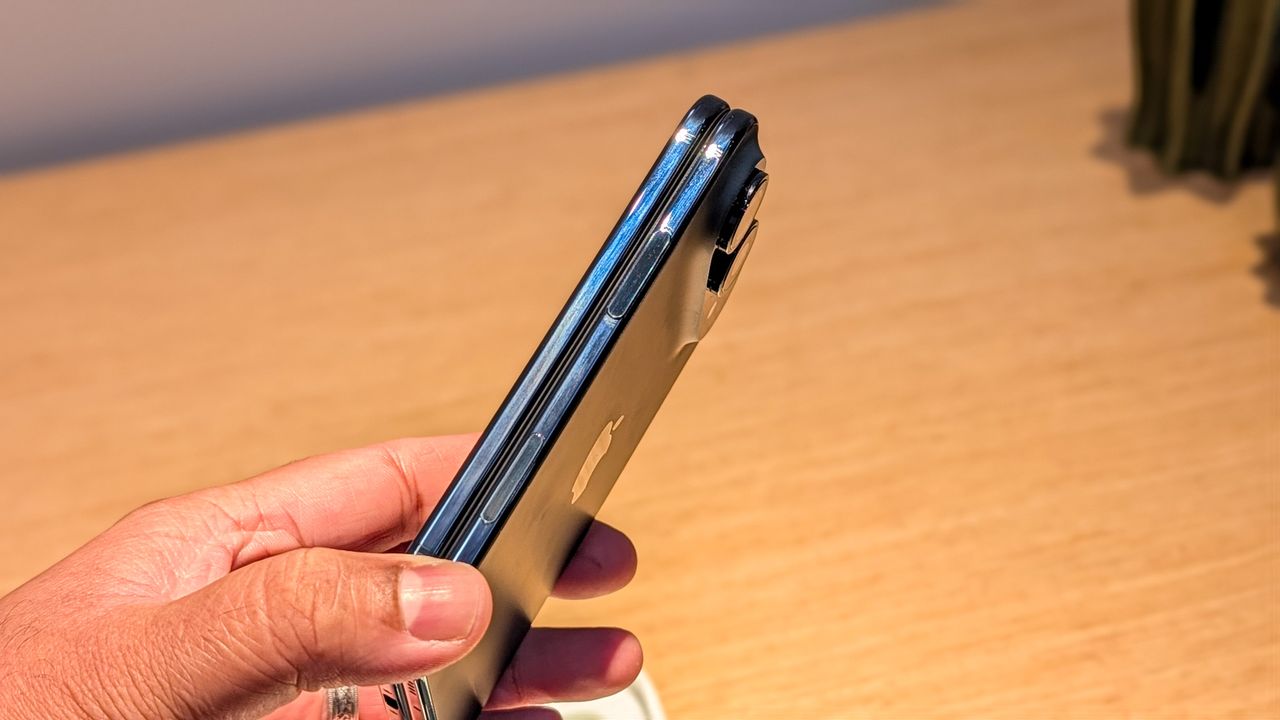 Apple iPhone Duo hands-on testing at Android Central