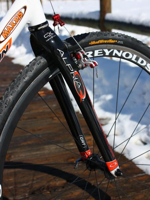 Alpha Q's carbon fiber CX20 is one of the lightest 'cross forks on the market at just 470g uncut.