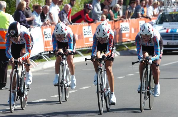 RusVelo fan out just before the finish linea