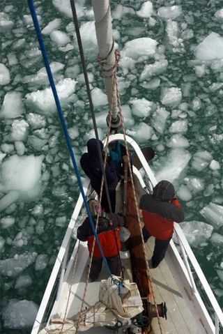 patagonia-ice-ship-110228-02