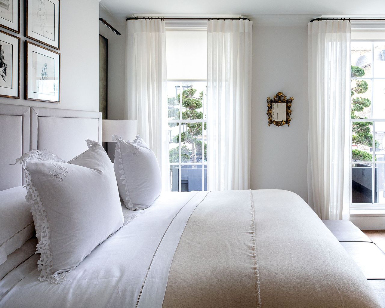 Where should a bed be placed in a room? 5 fail-safe positions | Homes ...