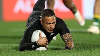  Aaron Smith of the All Blacks
scores a try during The Rugby Championship match between the New Zealand All Blacks and South Africa Springboks