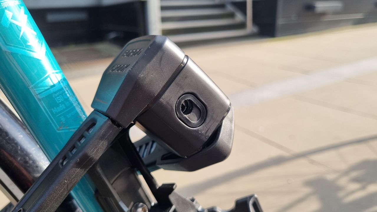 Close up of the Abus Bordo 6200K lock's uncovered keyhole