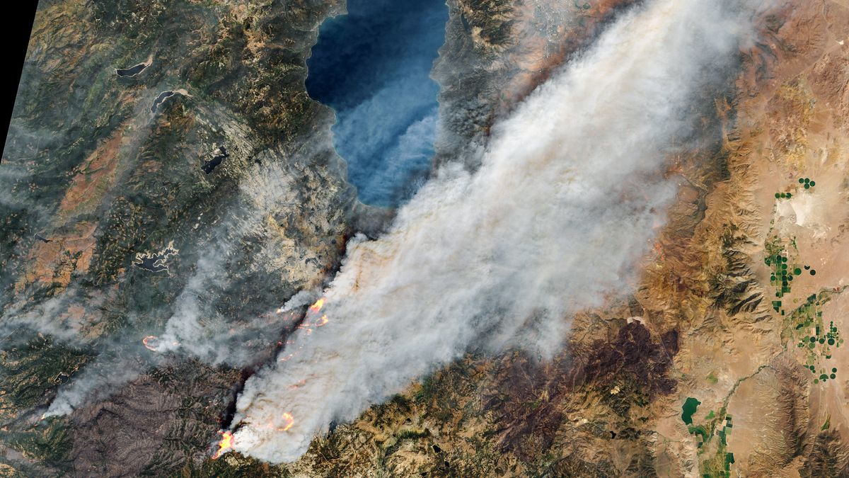 California's Caldor Fire seen from space in harrowing satellite images (gallery)