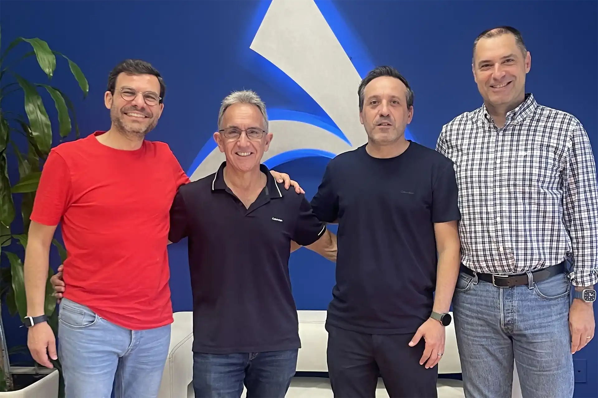 vTVision and Adistec executives