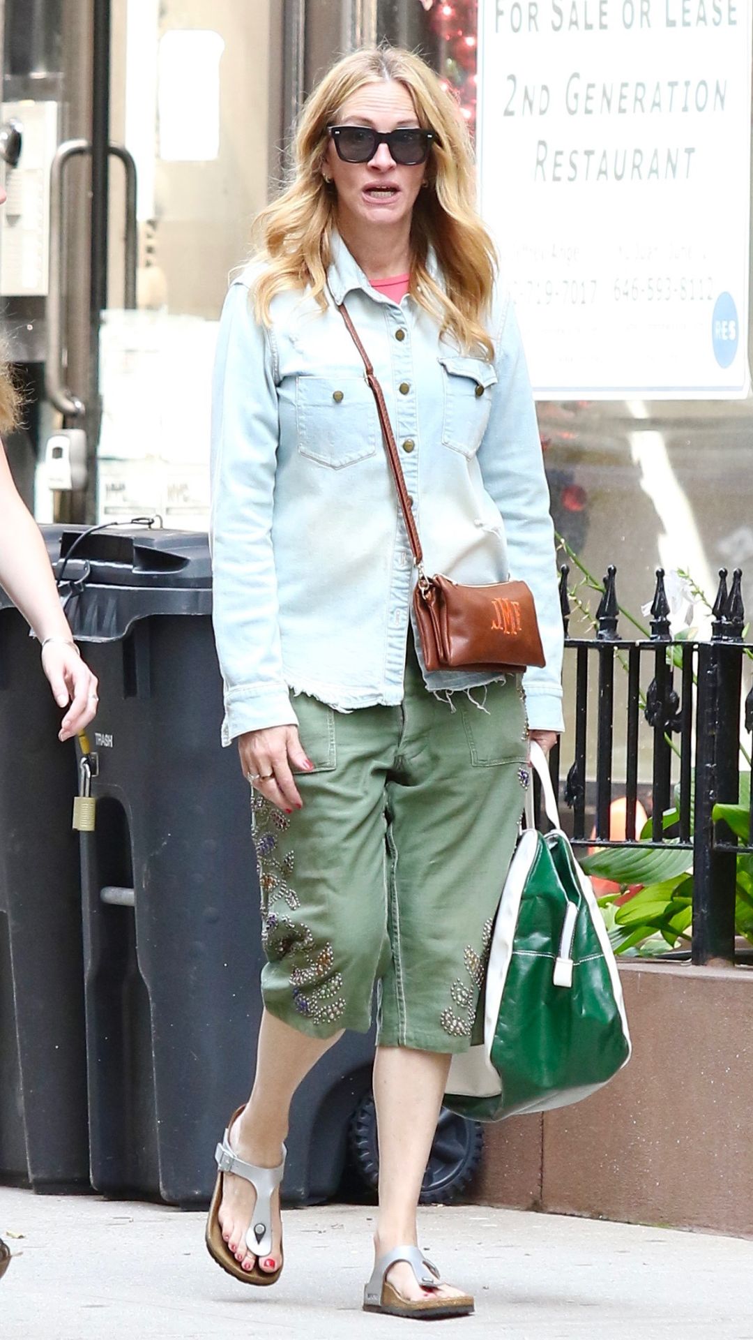 Julia Roberts shows off her unique summer style sporting Birkenstock sandals in NYC 11/08/2026