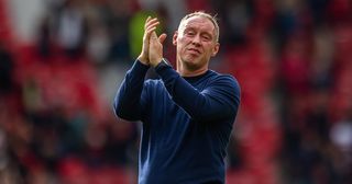 Nottingham Forest to sign Liverpool cult hero: Nottingham Forest manager Steve Cooper thanks the travelling fans during the Premier League match between Manchester United and Nottingham Forest at Old Trafford on August 26, 2023 in Manchester, England.