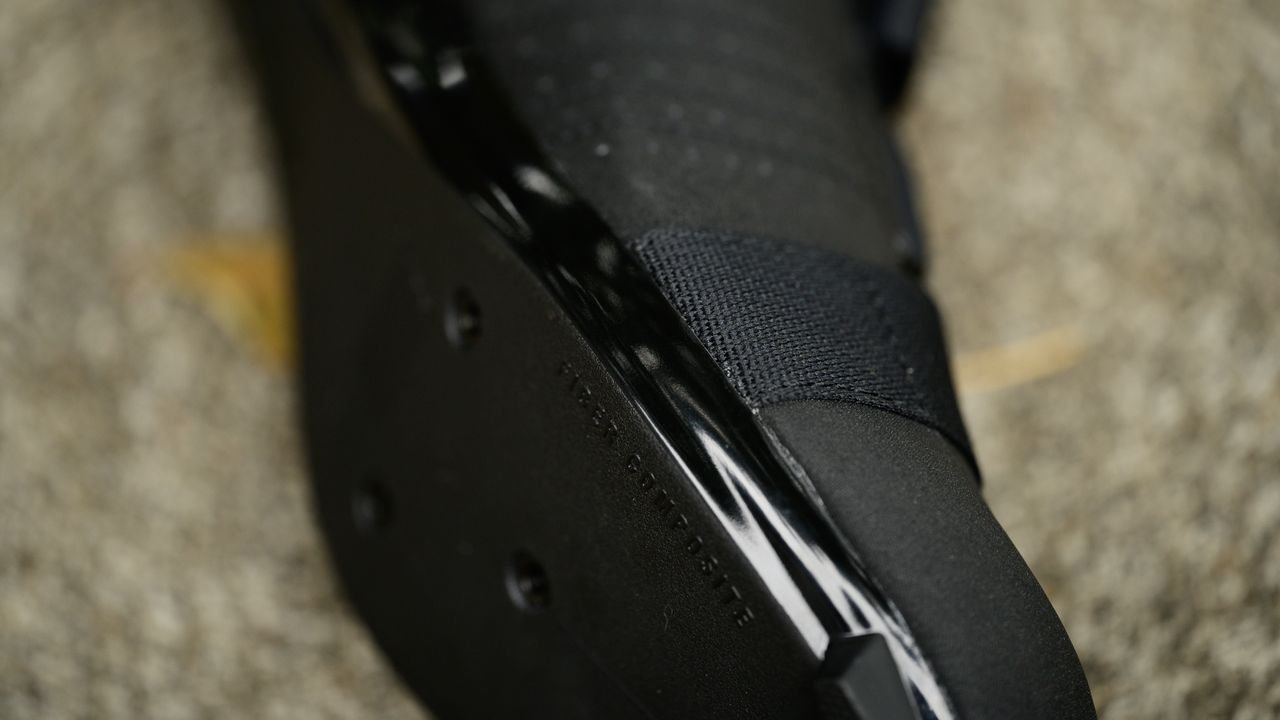 Fizik Tempo Powerstrap R5 detail where powerstrap anchors to sole