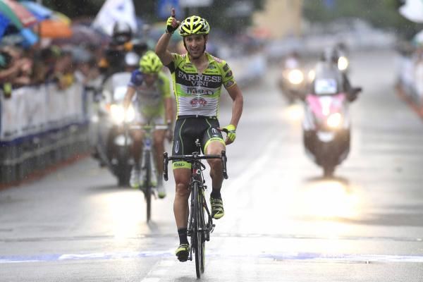 Oscar Gatto (Farnese Vini-Selle Italia) pounced for Giro di Padania stage victory in Merate.