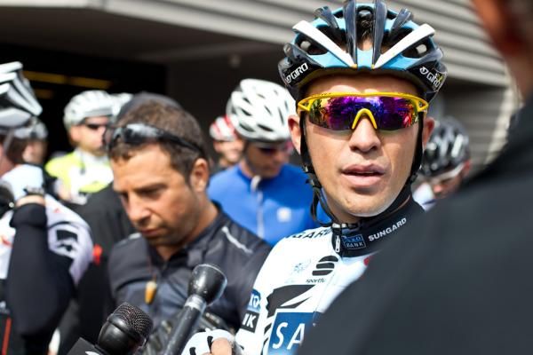 Contador takes some interviews from the media at the end of an enjoyable day.