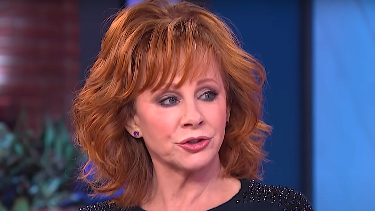 Reba McEntire Finally Weighs In On Kelly Clarkson And Brandon ...