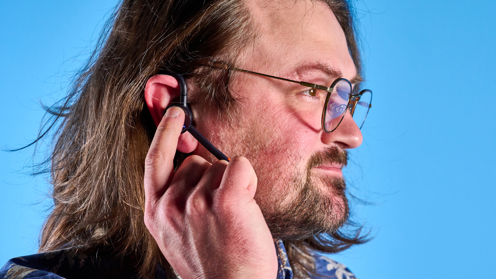 Oleap Archer AI Meeting Headset photographed in front of a blue background.