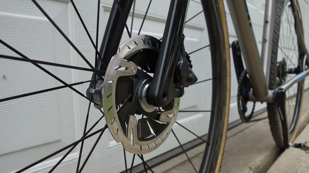 140mm rotors are used at the front and rear of the bike