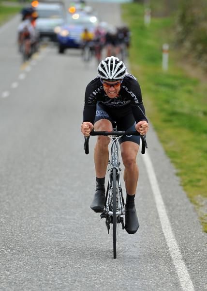 Tim Gudsell (Pure Black Racing) leads with 15km to go