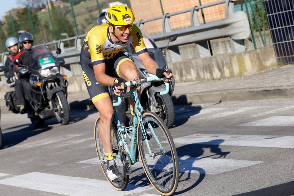 Sep Vanmarcke leads the chase