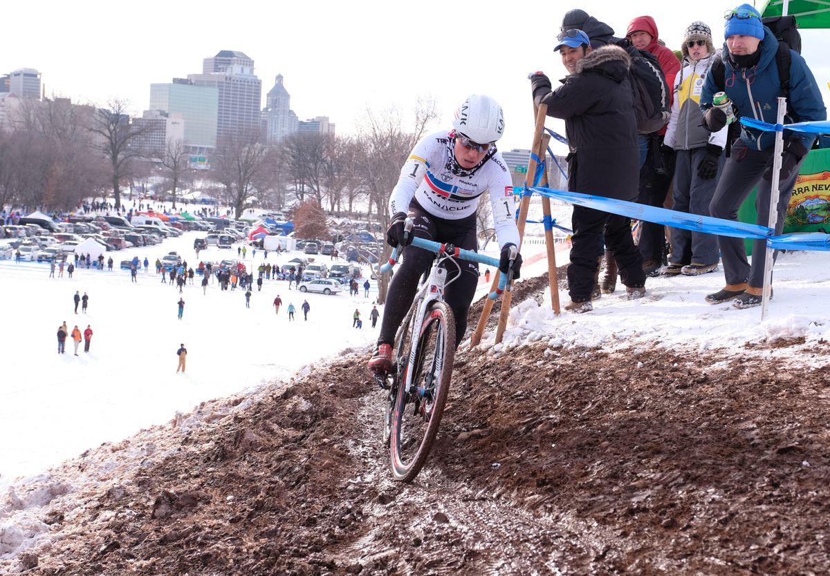 Katie Compton (Trek-Panache) riding on top of the ridge mid-race