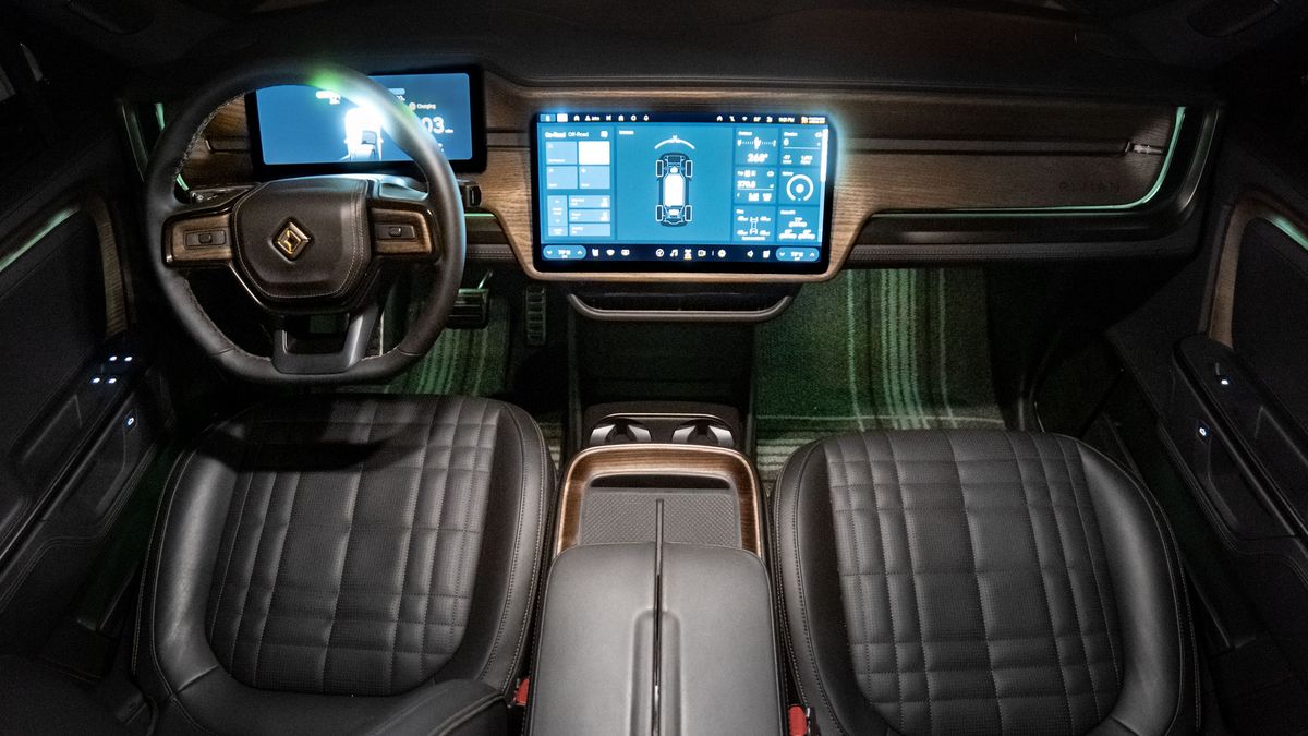 2025 Rivian R1S Tri-Motor test drive review.