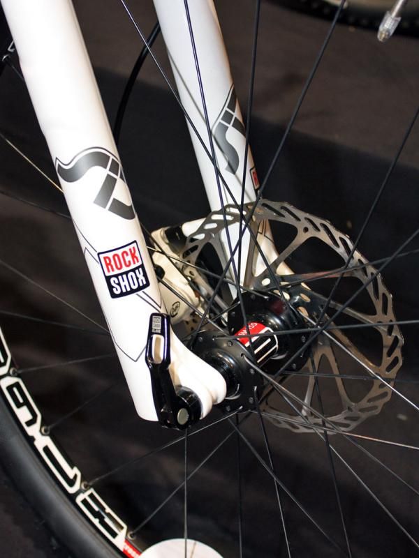 Though striving to reduce weight, Focus's product managers have nevertheless refused to compromise on stiffness. Thru-axles are featured heavily throughout the line, even on some of the hardtails.
