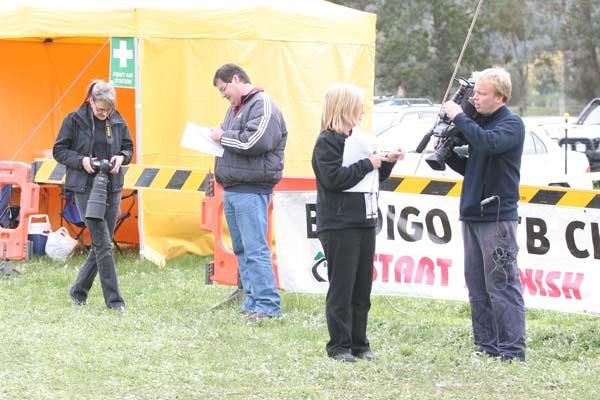 Media prepare for the finish.