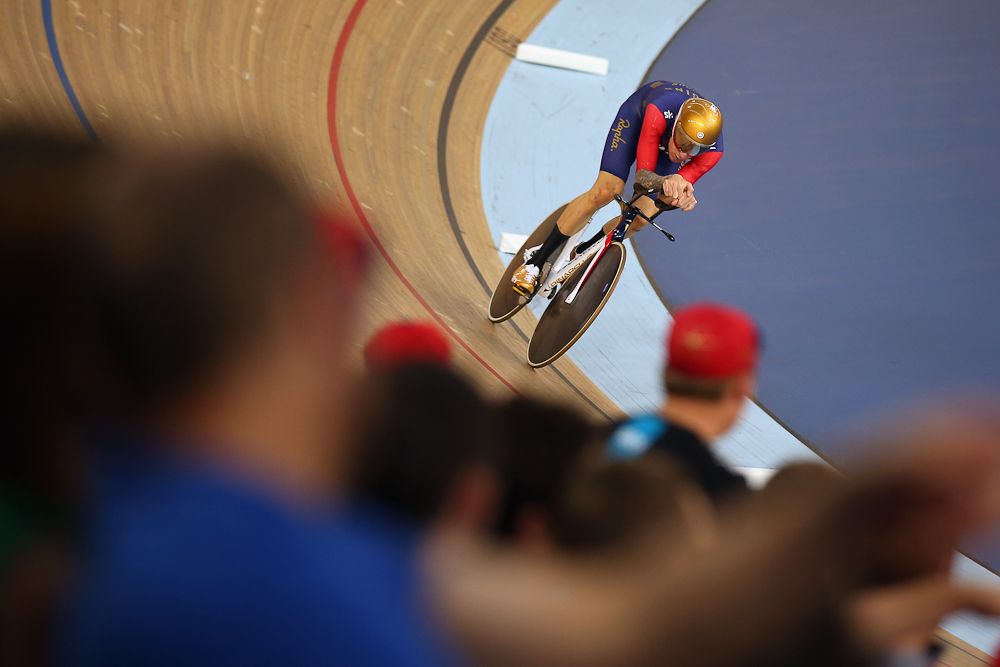 Bradley Wiggins in action on his way to setting a new UCI Hour Record