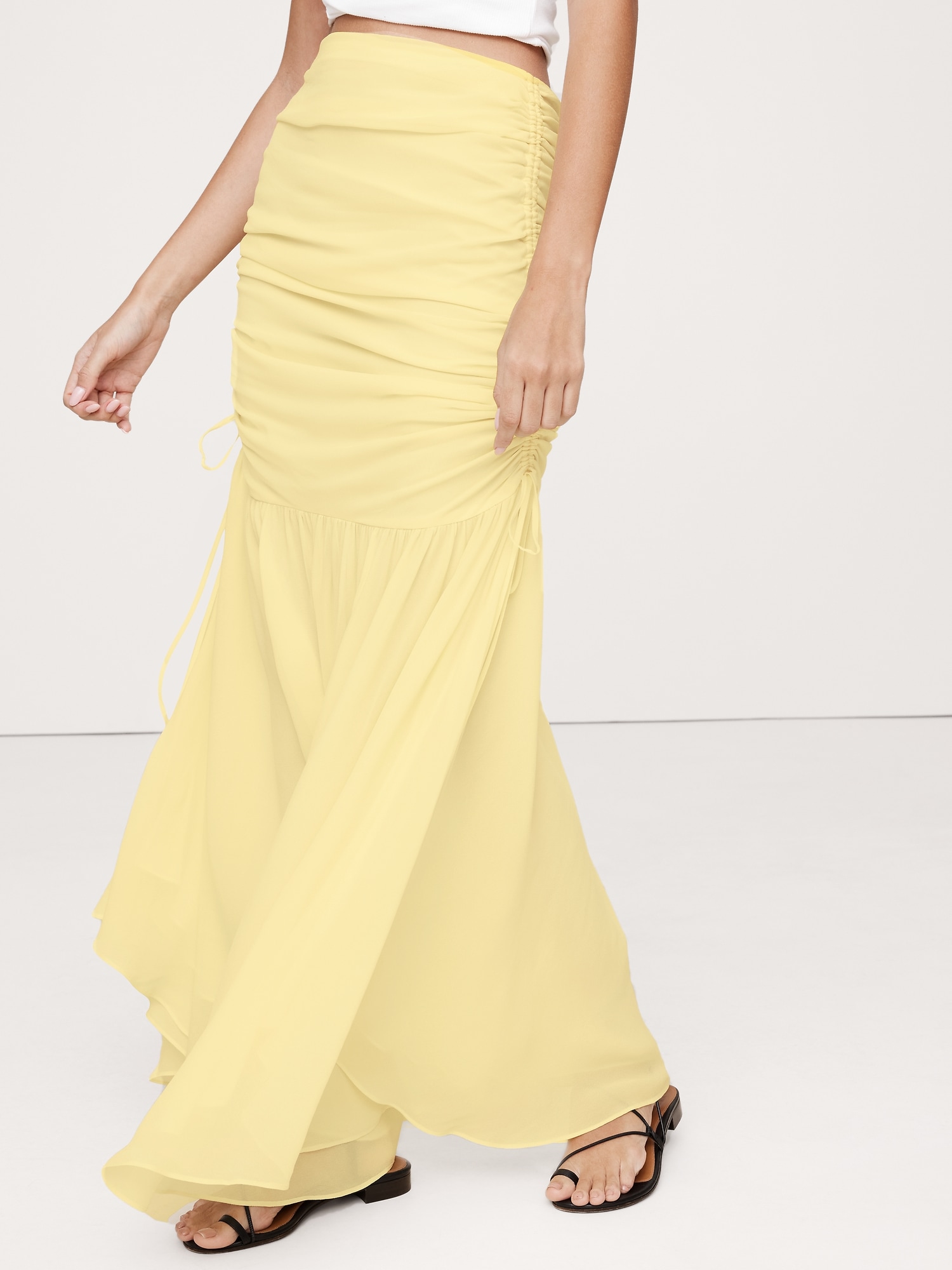 Wrinkled waist-falling chiffon skirt