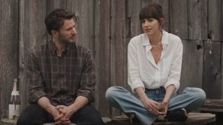 Chris Evans and Dakota Johnson in Materialists.