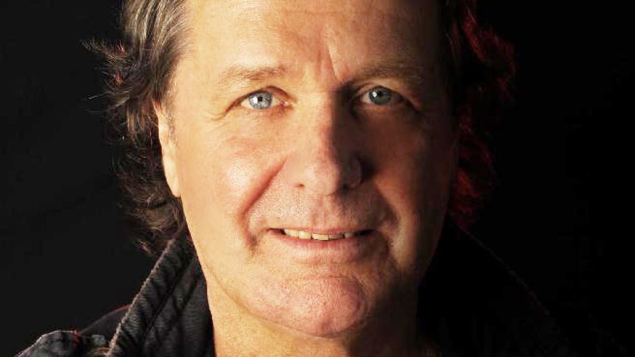 John wetton. Джон Уэттон. John Wetton logo. John Wetton Steve Morse.