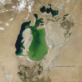 An August 2000 satellite image of the Aral Sea, compared to its former shoreline in 1960 (black line).