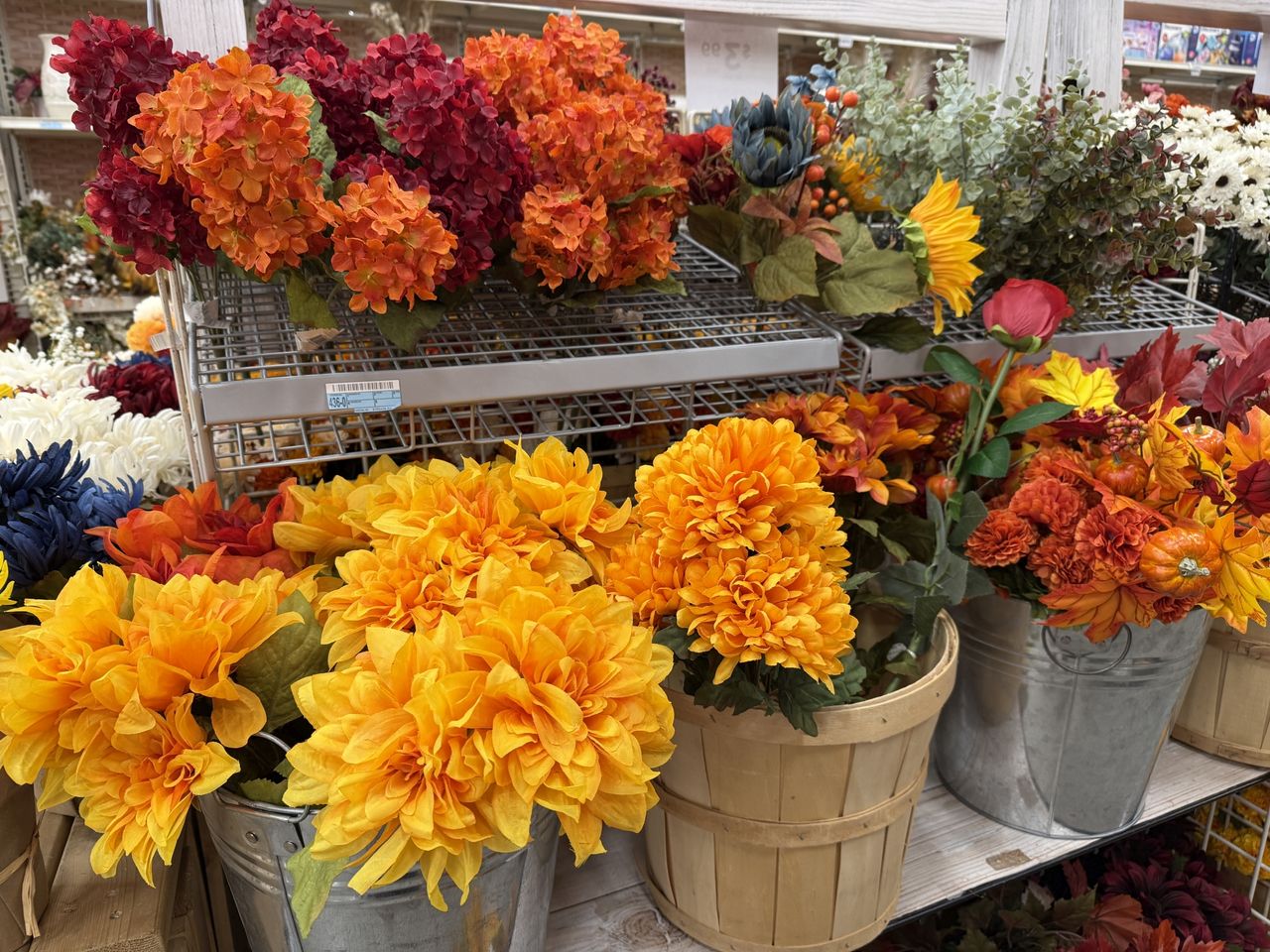 Apple iPhone 16 Pro Max colors sample.