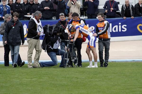 Lars Boom (Rabobank) in the Roubaix velodrome infield.