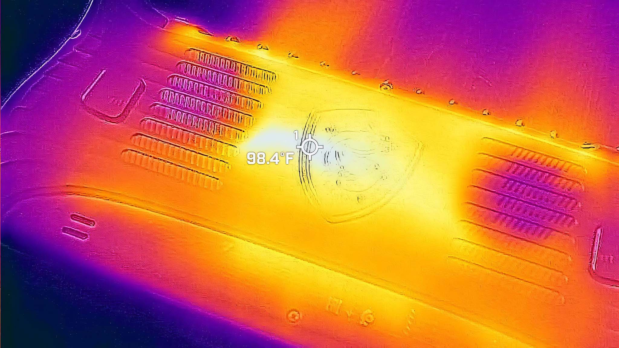 Thermal camera image of MSI Claw 8 AI+'s backside.