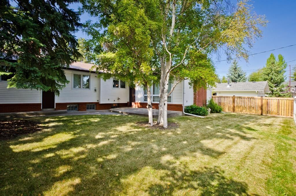 Lawn garden of a bungalow