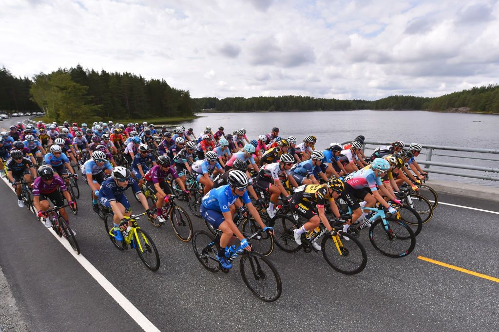 The peloton at the Ladies Tour of Norway 2021